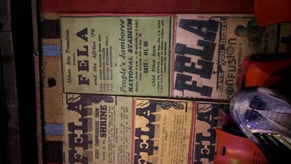 Photographie d'affiches de Fela Kuti exposées au New Afrika Shrine