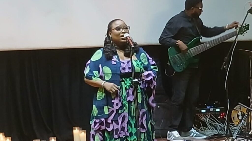 Portrait de la soprano nigériane Funmi Bucknor