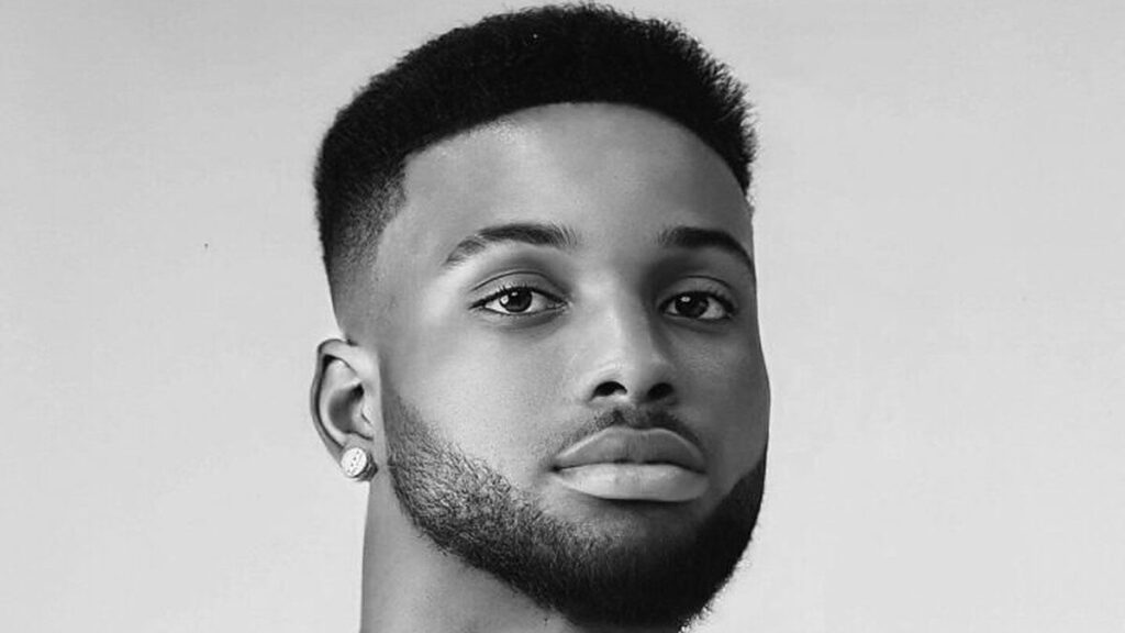 Portrait en noir et blanc du chanteur Hammerboi