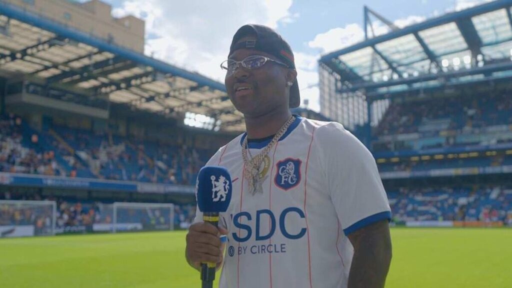 King Promise dans le cadre de sa collaboration avec Chelsea