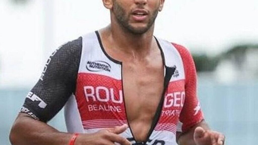 Nessim Kerkouri pendant une épreuve de triathlon.