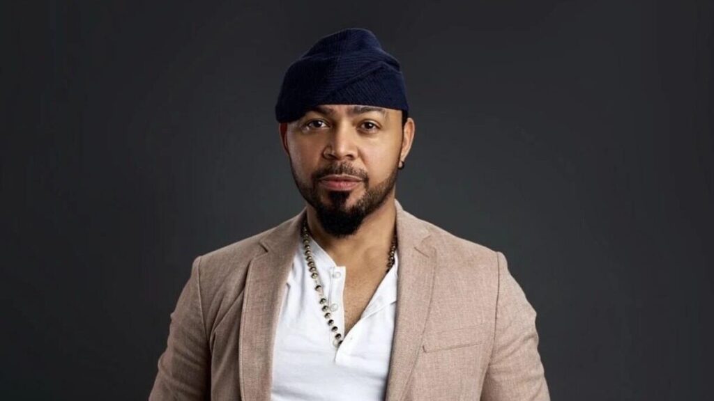 Ramsey Nouah pose pour un portrait