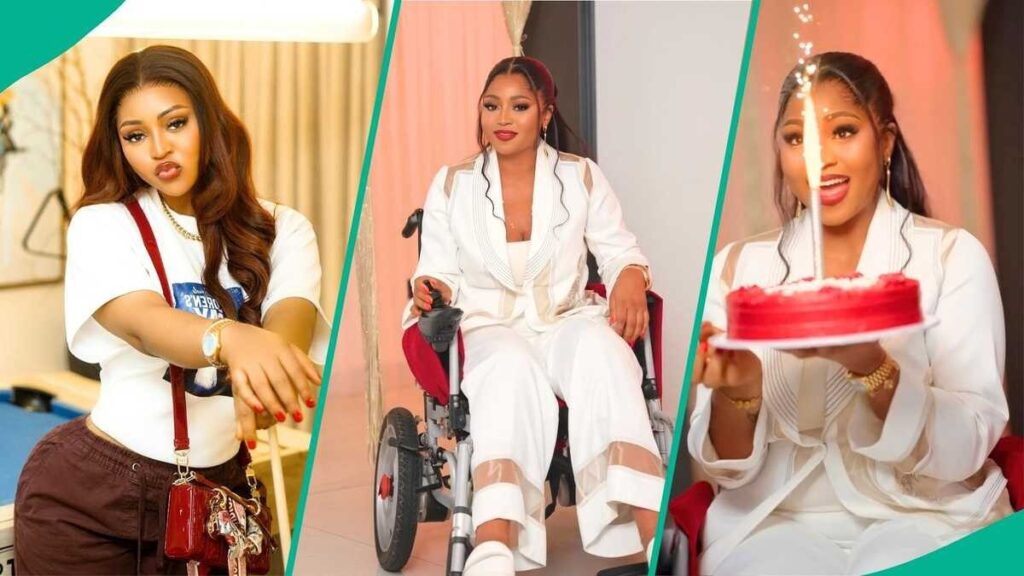 Regina Daniels en tenue blanche, assise dans un fauteuil roulant, et tenant un gâteau d’anniversaire